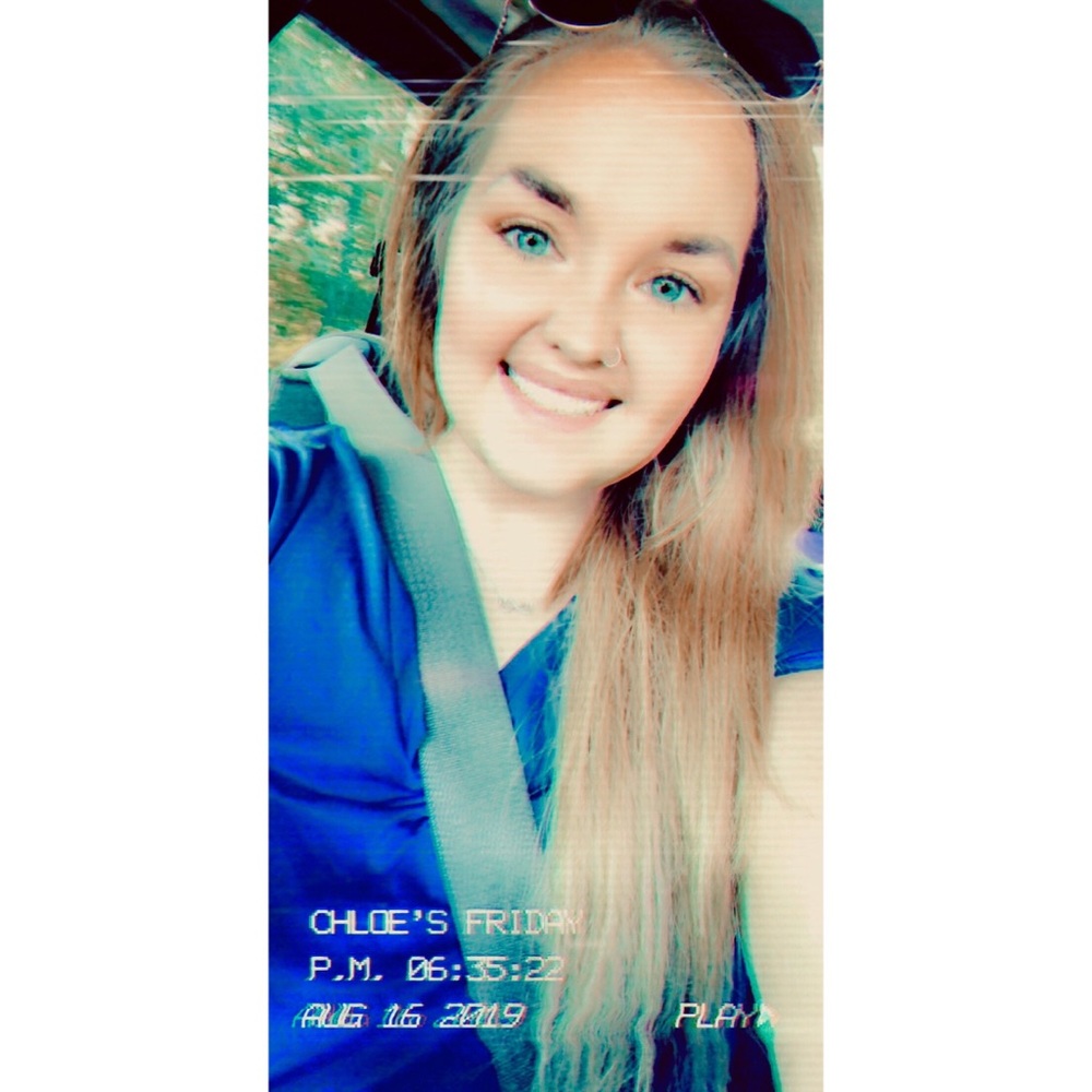 Meet your Posher, Chloe